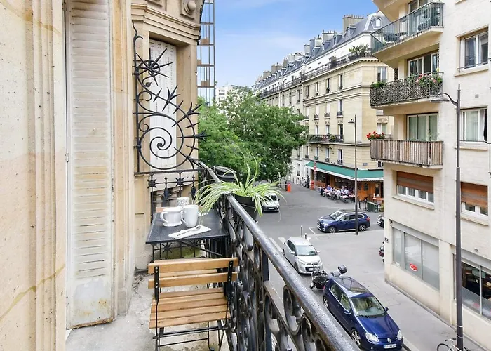 Appartement Haussman Et Son Balcon - Welkeys